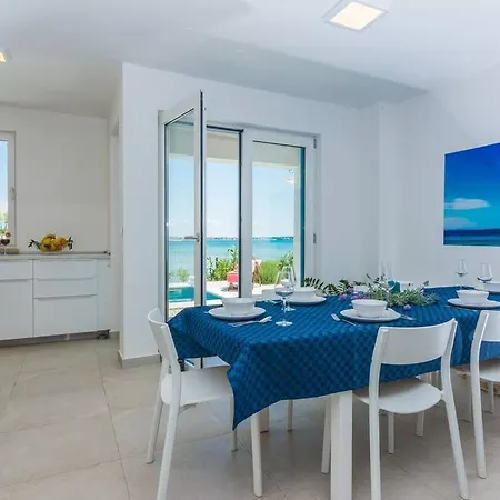 Miri Jasmine Привлака